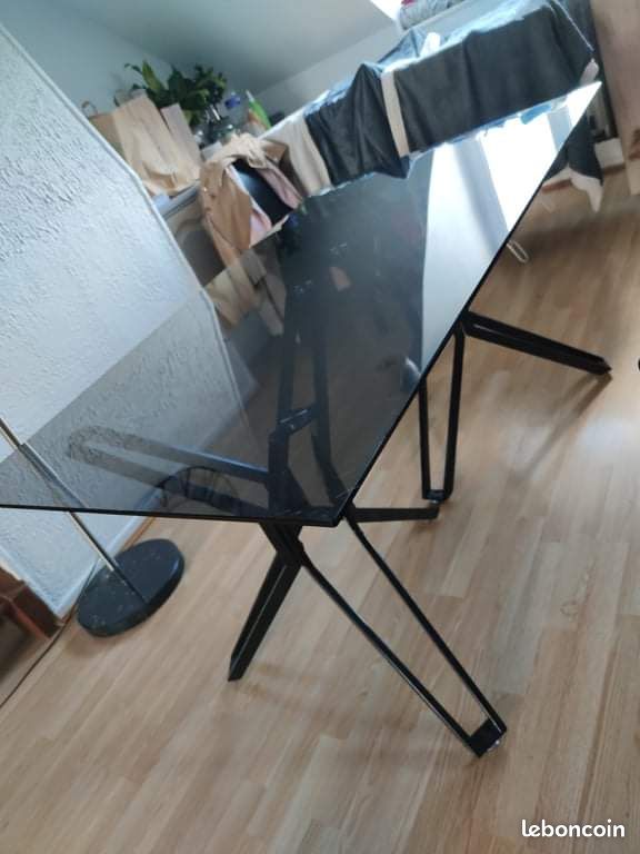 Table en verre (image 1)