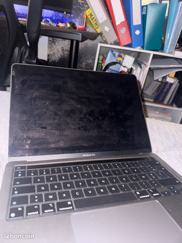MacBook Pro 13 pouces (2020) – Touch Bar – 16 Go RAM – SSD 256 Go – AZERTY (image 4)