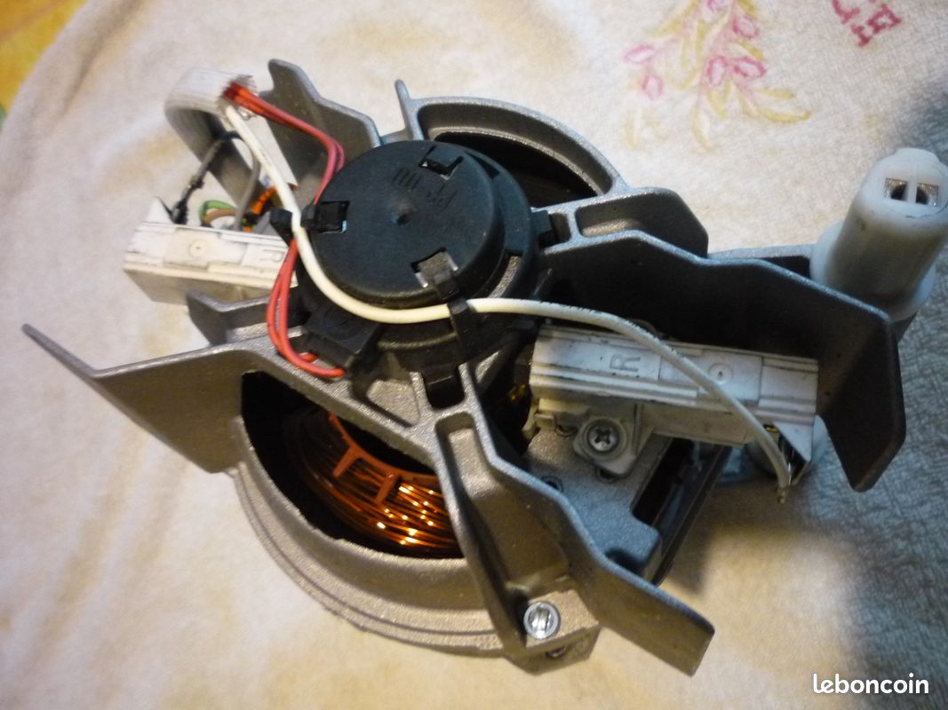 Moteur pour lave linge whirlpool AWE 6221 (image 3)