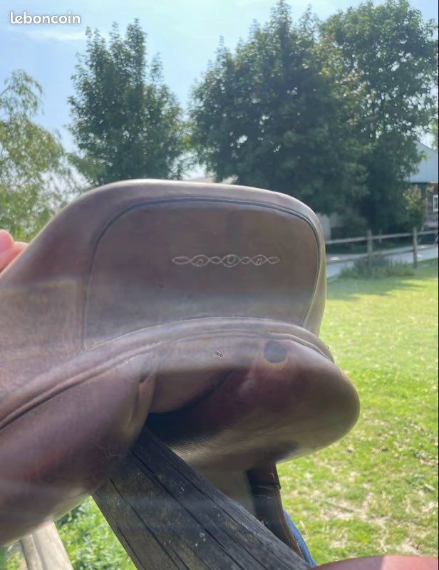 Selle cuir 17.5 pouces (image 3)