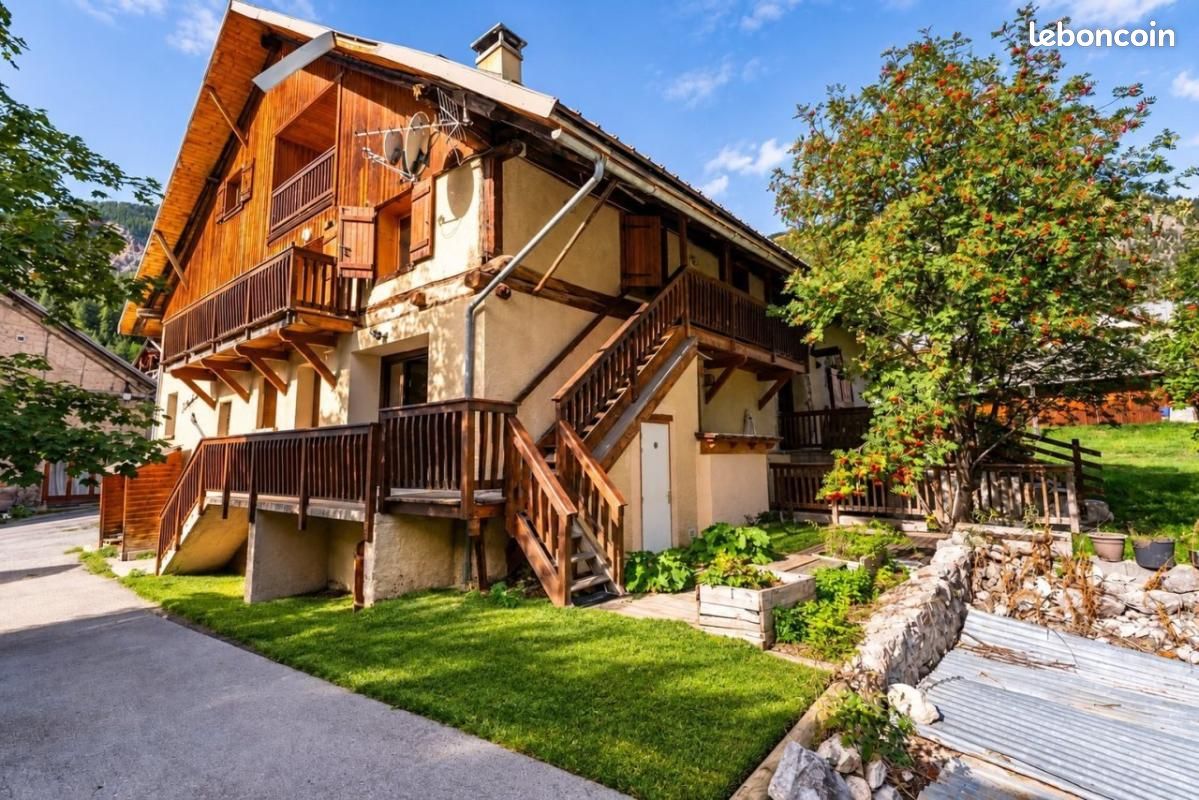 Maison 20 pièces 439 m² · à Val-des-Prés · 439 m² · 836 000 €