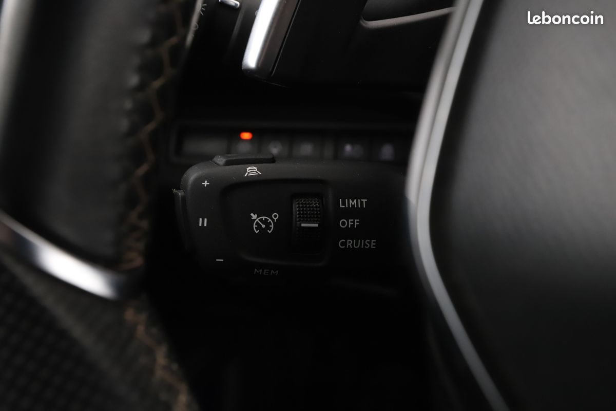 Peugeot 3008 1.6 Hybrid4 GT e-EAT8 300 ch (image 18)