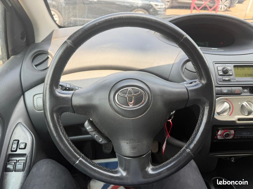 TOYOTA YARIS 85 VVT-i Linéa Luna/PAIEMENT 10X EN CB (image 4)
