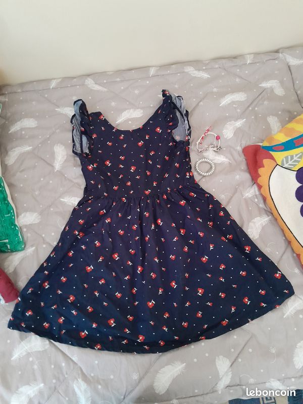 Robe marine fleurs rouges (image 1)