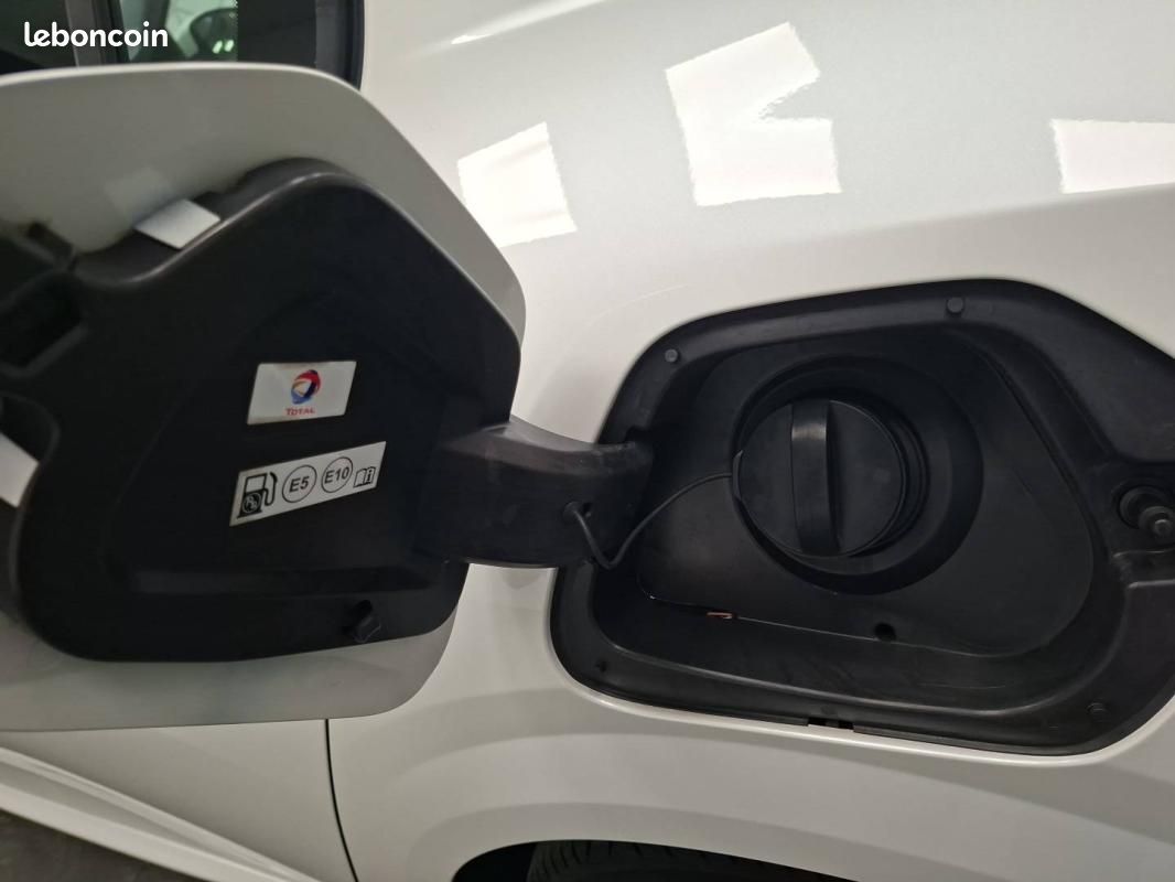 Peugeot 208 II PureTech 100 S&S BVM6 Active Business 5p (image 21)