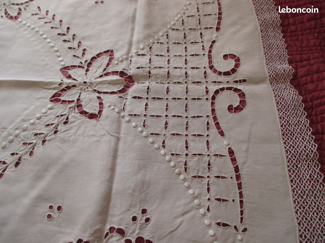 Nappe Ancienne Brodée Main - Motifs Richelieu Et Jours - Dentelle Blanche