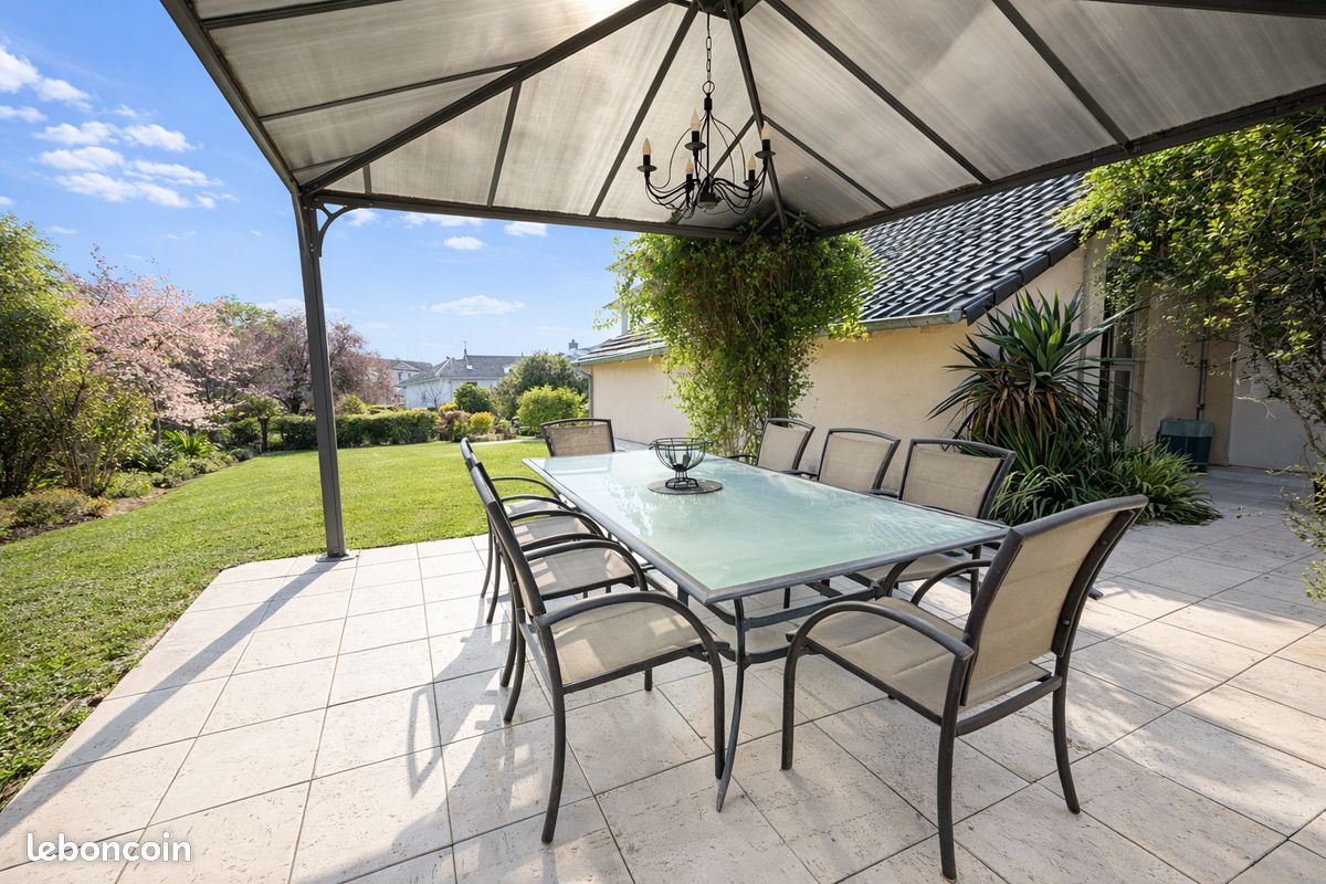Maison 8 pièces 231 m² · à Ostwald · 231 m² · 629 000 €