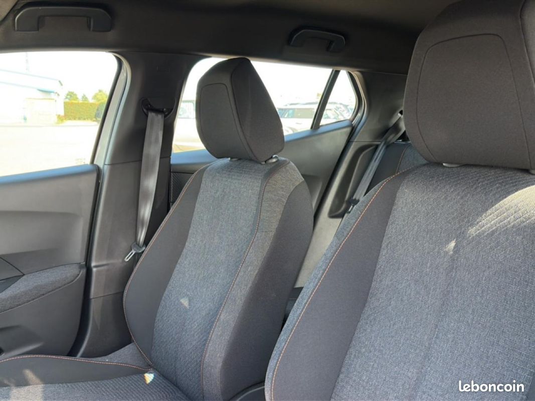 PEUGEOT 2008 1.2 100 style (image 23)