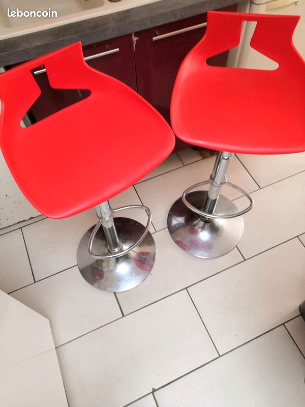 Chaises hautes de bar rouge (image 1)
