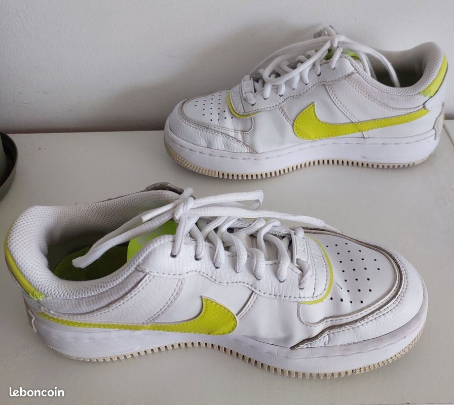Nike Chaussures Air Force Jaune Pastel Paire D'air Force Shadow