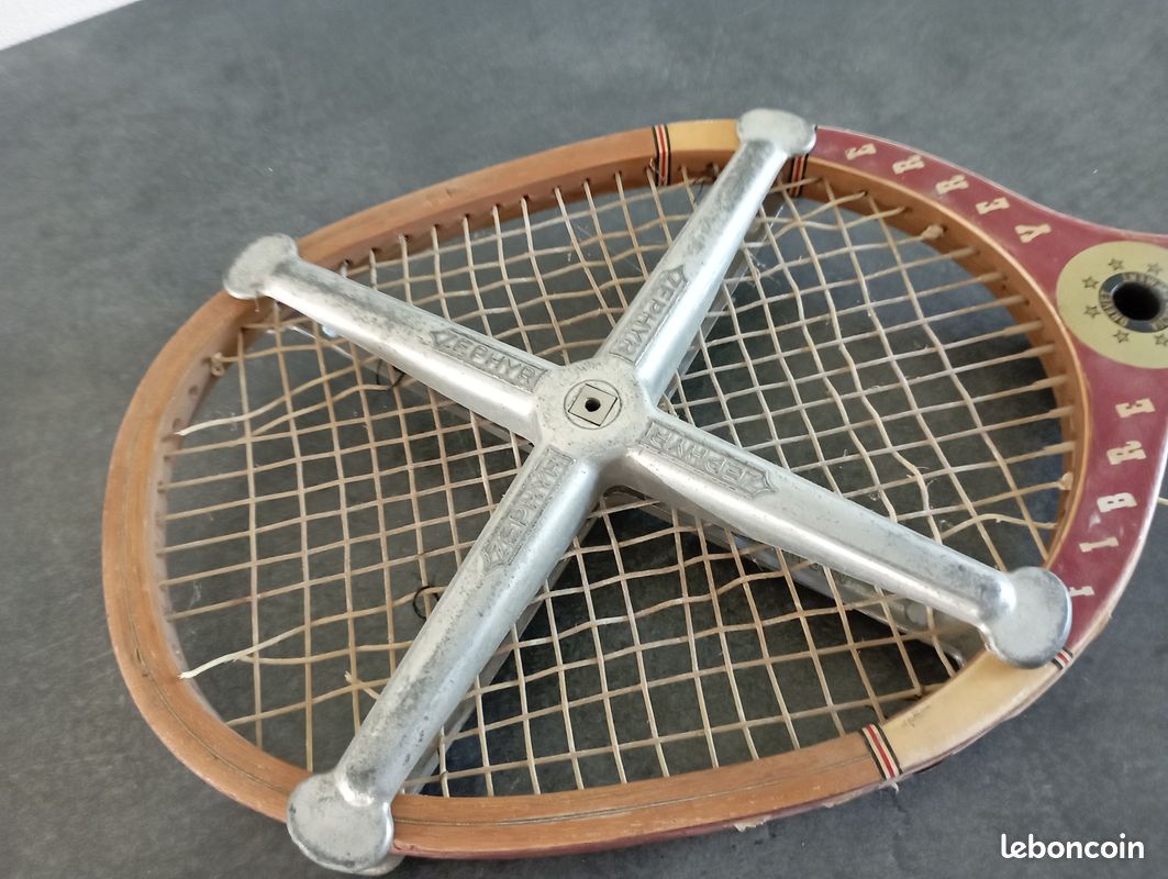 Rare raquette de tennis en bois Victor Clement avec presse zephyr
