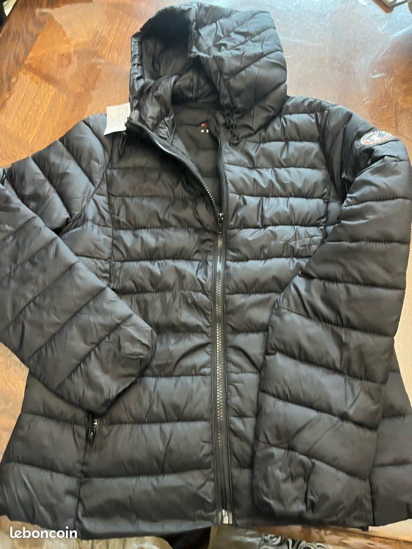 Doudoune Jennyfer manche longue et capuche noire taille S quasi