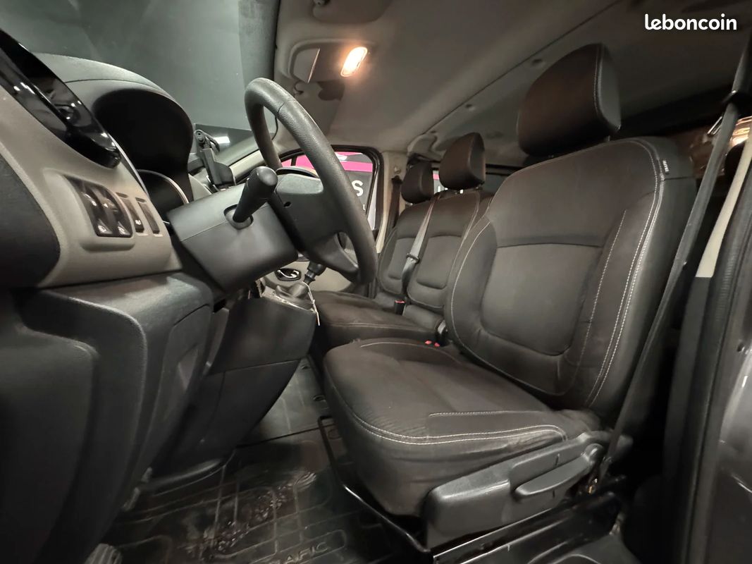Renault TRAFIC 6 PLACES 140CH + Moteur à Chaine + Entretien OK (image 10)