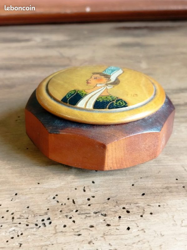 Petite boîte en bois tête de bretonne (image 5)