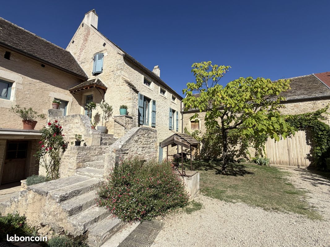 Maison 1 pièce 210 m² · à Auxey-Duresses · 210 m² · 650 000 €