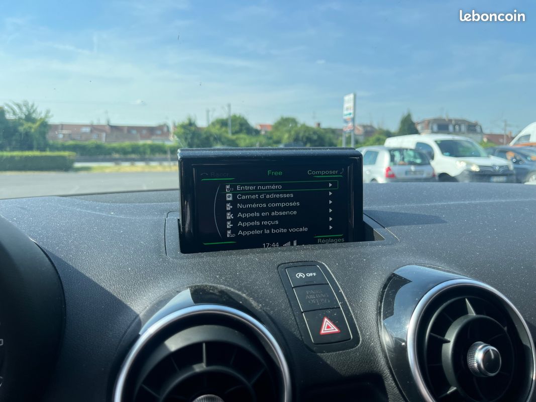 AUDI A1 SPORTBACK 1.4 TDI 90 S-LINE S-TRONIC *TRES BON ETAT - SIEGES CHAUFFANTS - BLUETOOTh (image 23)