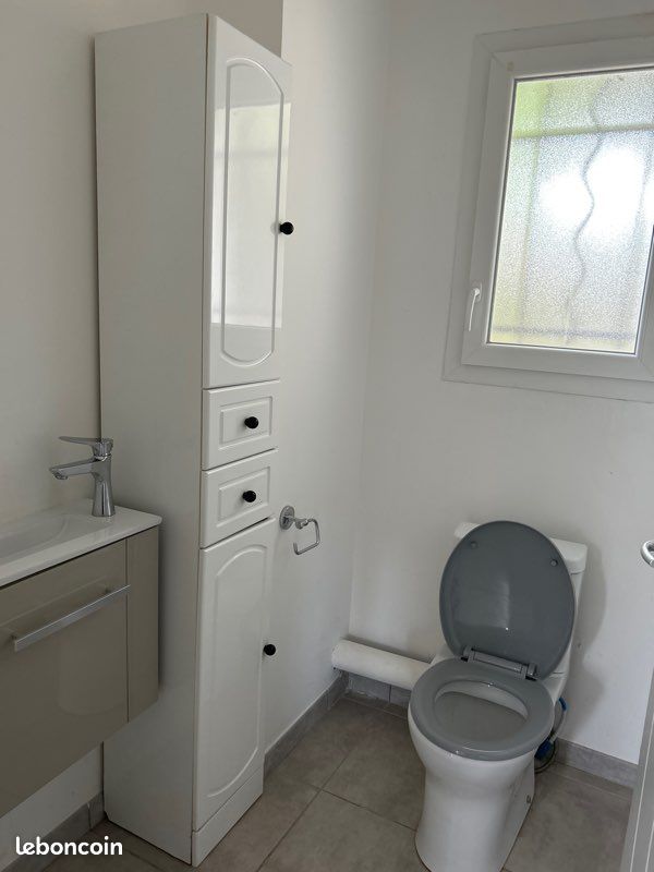 Meuble fin de salle de bain (image 1)