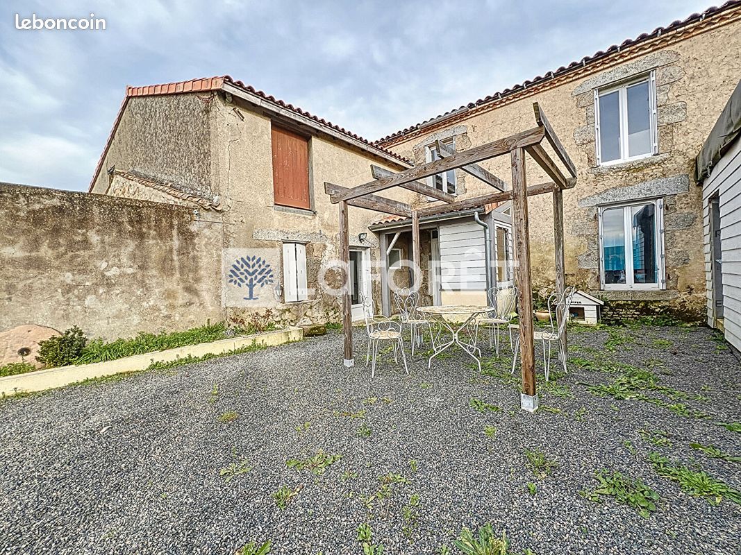 Maison de village 6 pièces 102 m² - Pierrefitte 79330 (image principale 0)