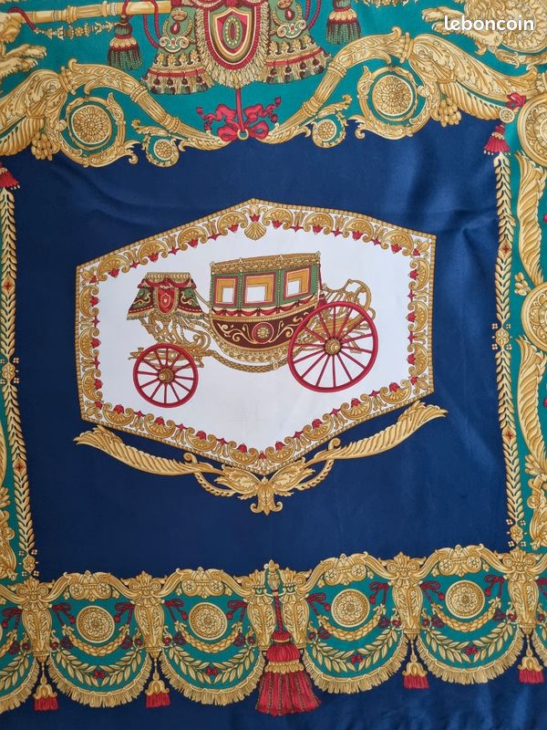Foulard En Soie Vintage PIERRE BALMAIN - 100% Soie - Dimensions 85x90 Cm - Bleu - Occasion