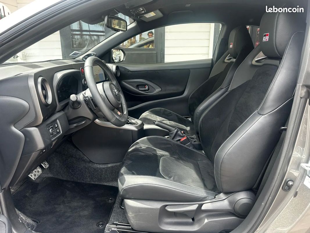 TOYOTA Yaris GR BVA 280ch - 2 100 km - CarPlay - Première main - Pack Track (image 11)