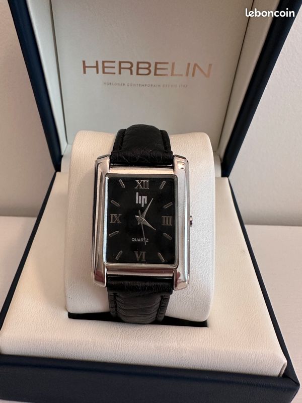 Montre LIP Homme – Rectangulaire Noire 27,5 mm, Cuir Noir Neuf, Pile Neuve (image 1)
