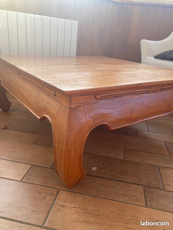 Table basse en bois brute sculptée (image 2)
