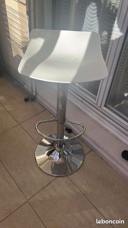 Chaise haute de bar (image 1)