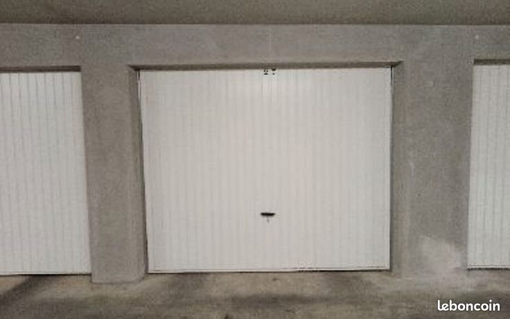 Garage sécurisé à louer près de la gare de Combourg - 100 /mois