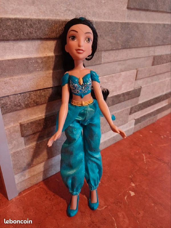 Poupée Jasmine (image 1)