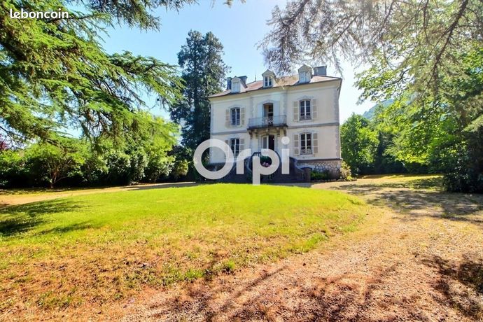 Maison 10 pièces 330 m²
