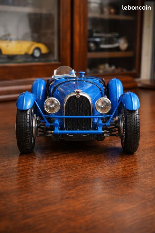 BUGATTI TYPE 59 de 1934 civile bleue 1/18 BURAGO voiture miniature de collection