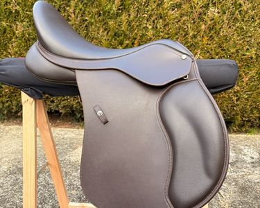 Selle Noire Wintec 17,5 Pouces Synthétique - état D'usage Occasion