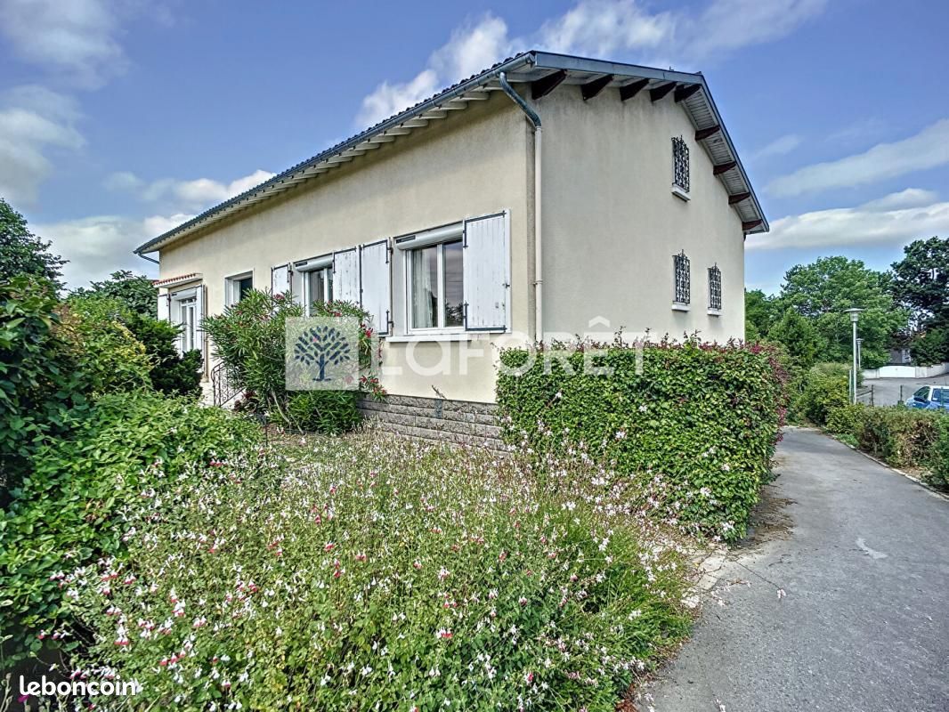 Pavillon 4 pièces 118 m² - Parthenay 79200 (image principale 0)