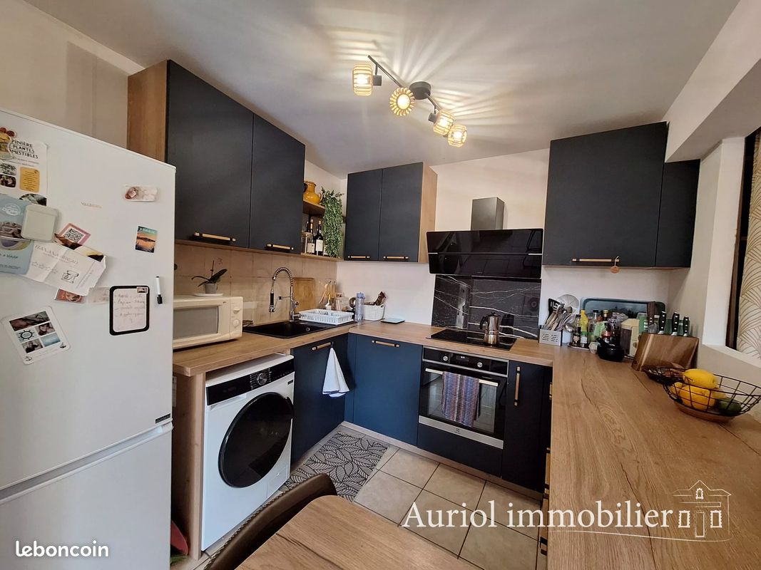 Appartement 3 pièces 56 m² · à Auriol · 56 m² · 825 €