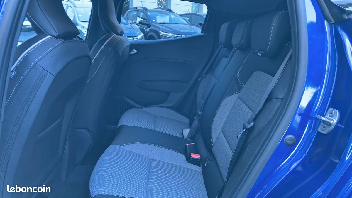 RENAULT CLIO techno full hybrid E-Tech 145 ch - 24 (image 8)