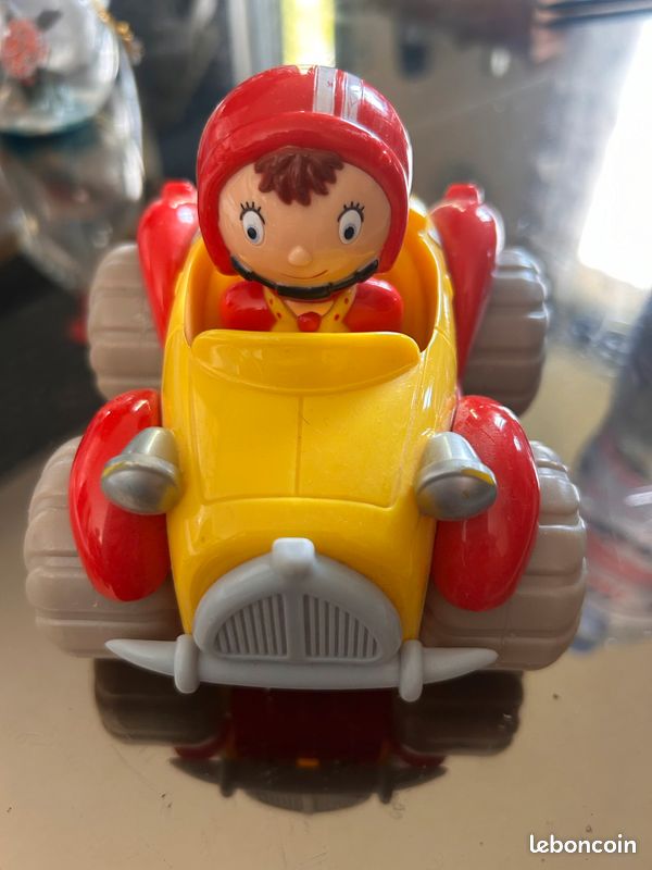 Voiture oui oui à friction (image 1)