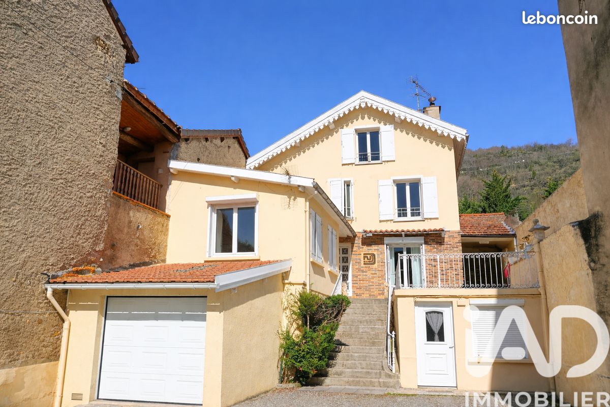 Propriété 8 pièces 245 m² (image 1)