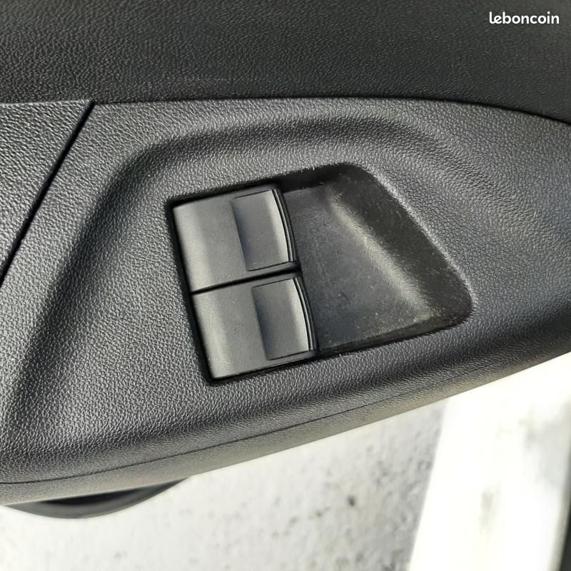 Citroën C1 1.0 Vti 72CH FEEL (image 9)