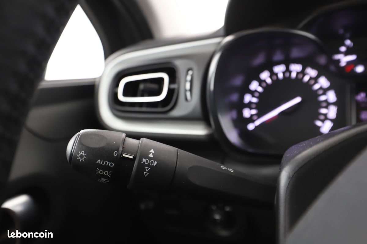 Citroen C3 1.2 PureTech Shine EAT6 110 ch (image 24)