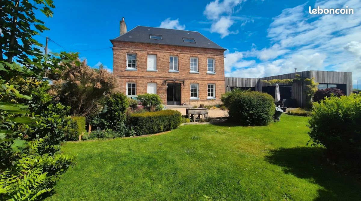 Maison 6 pièces 220 m² · à Saint-Eustache-la-Forêt · 220 m² · 390 000 €