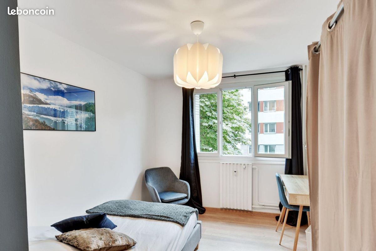Appartement 5 pièces 105 m² · à Grenoble · 105 m² · 530 €/mois