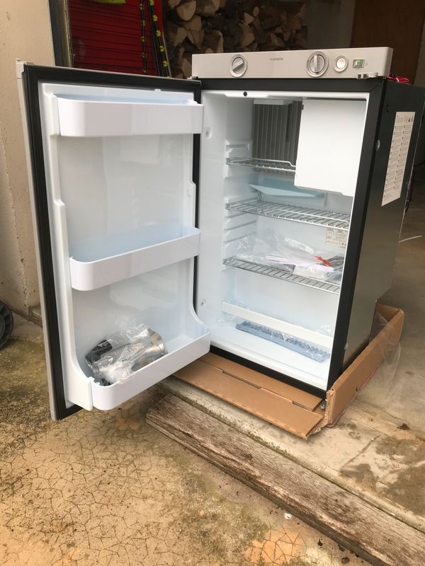 Réfrigérateur frigo camping-car dometic trimixte 12v/220v gaz - Équipement  caravaning