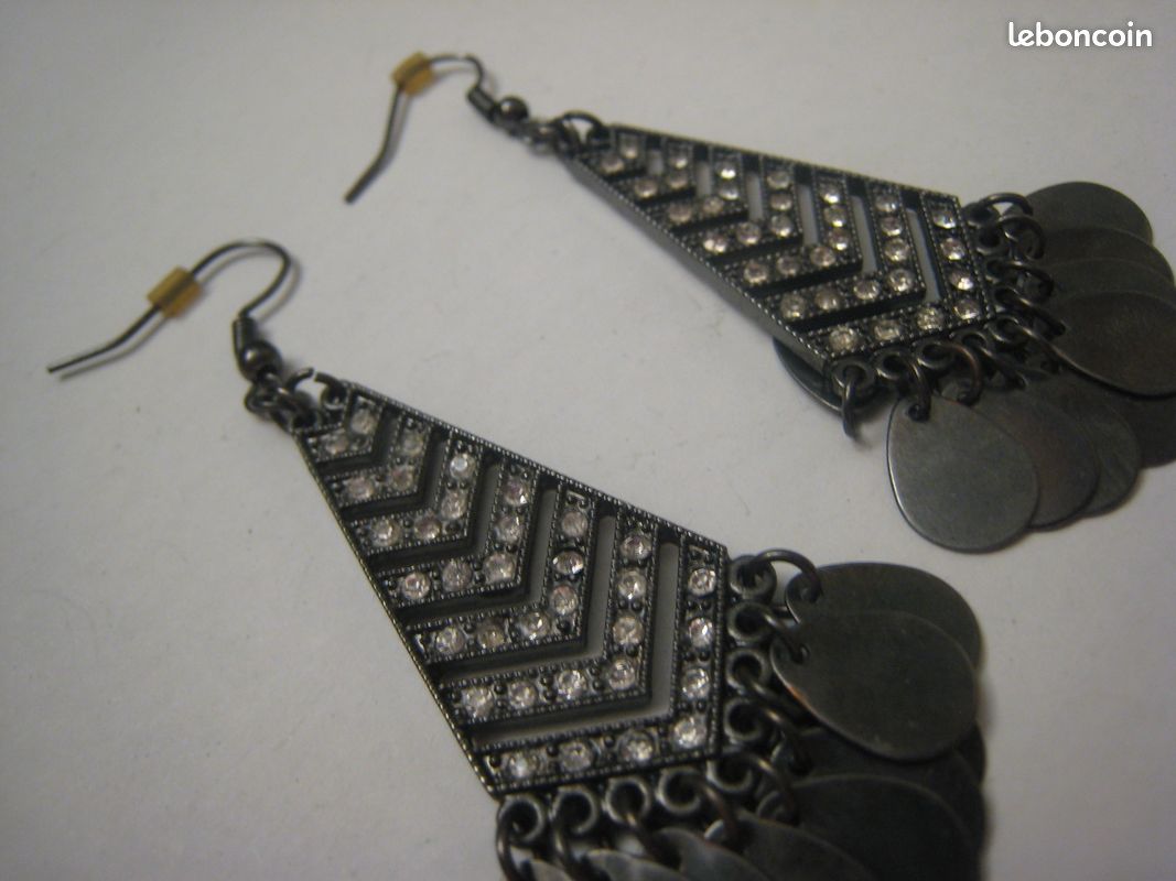 Boucles d'oreilles 1920 3 saphirs, pavage diamants