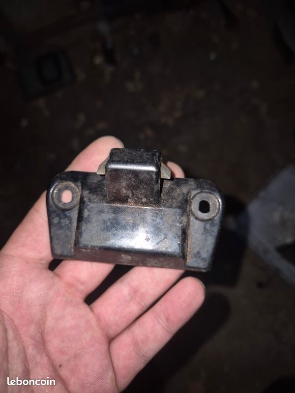Bmw e30 verrou boite a gants (image 1)