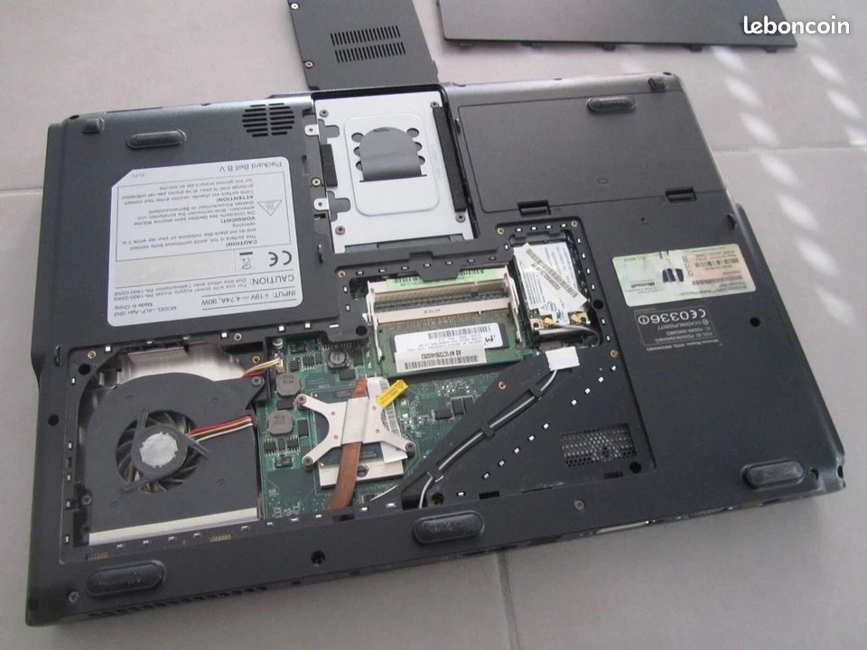Plasturgie contour d'écran pour PACKARD BELL Easynote LM81