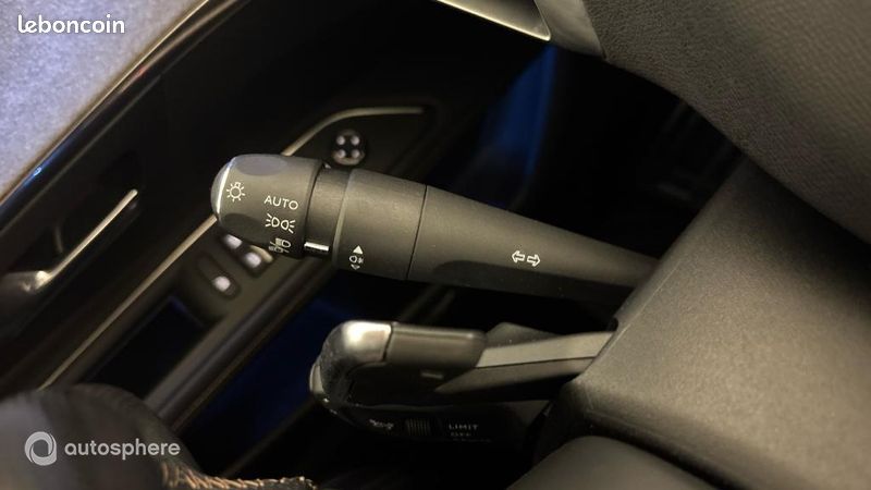Peugeot 3008 HYBRID 225ch GT e-EAT8 (image 23)