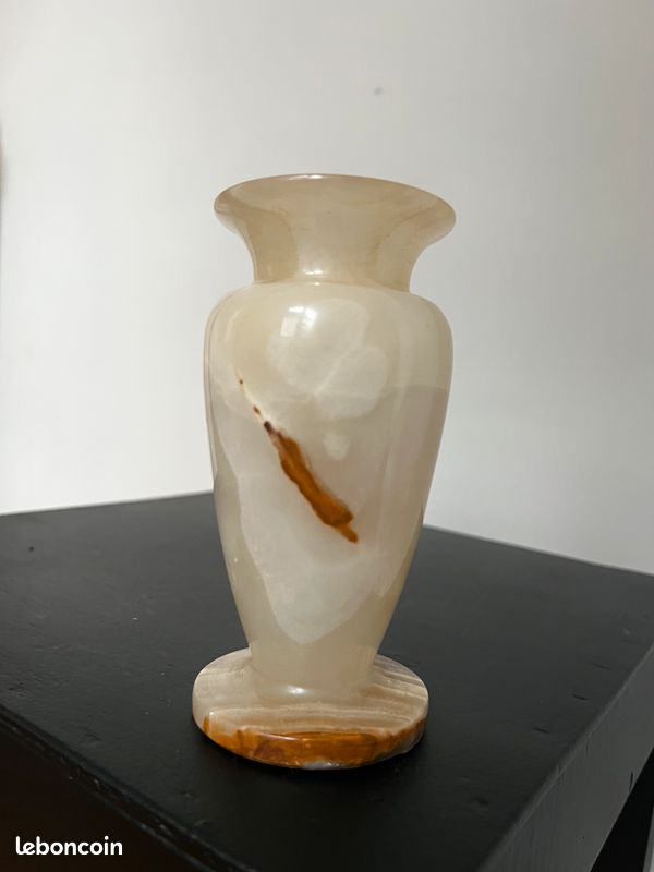 Vase Vintage En Albâtre Sculpté à La Main, Décor Floral - Objet De Décoration D'occasion
