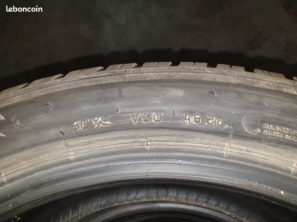 4 pneus hiver Bridgestone Blizzak LM005 215-50 R19 93T (image 2)