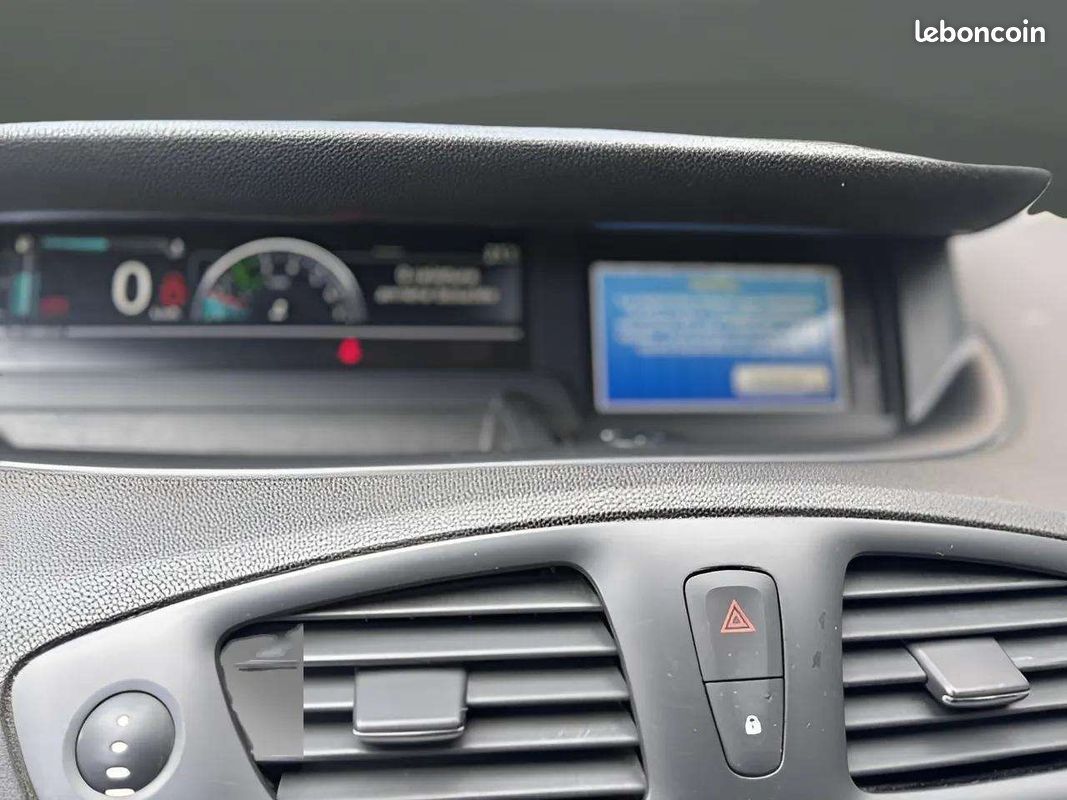 Renault SCENIC III 1.2 TCE 115CH ENERGY LIMITED 2015 (image 11)