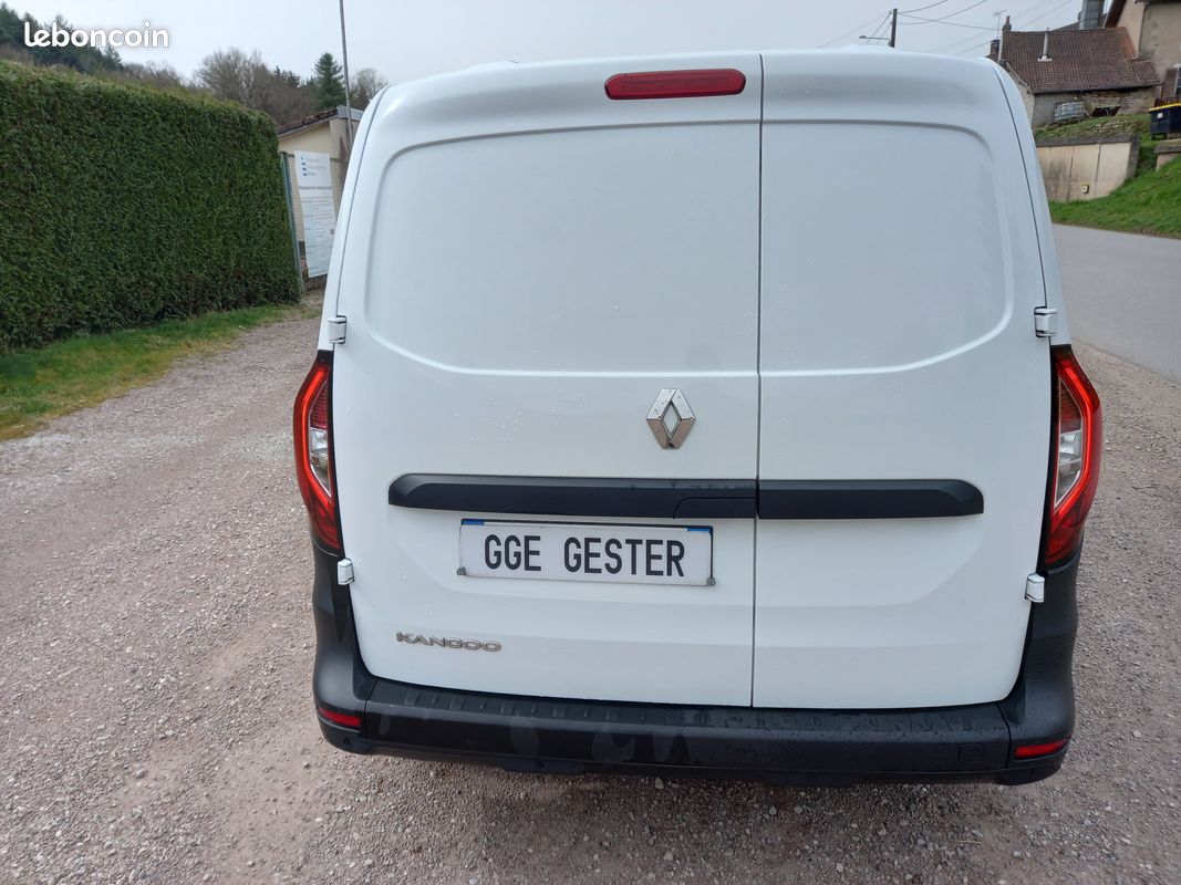 Kangoo van ste 1.5 dci 95 grand confort gps 38252 kms annee 2023 garantie 12 mois partout en france (image 6)